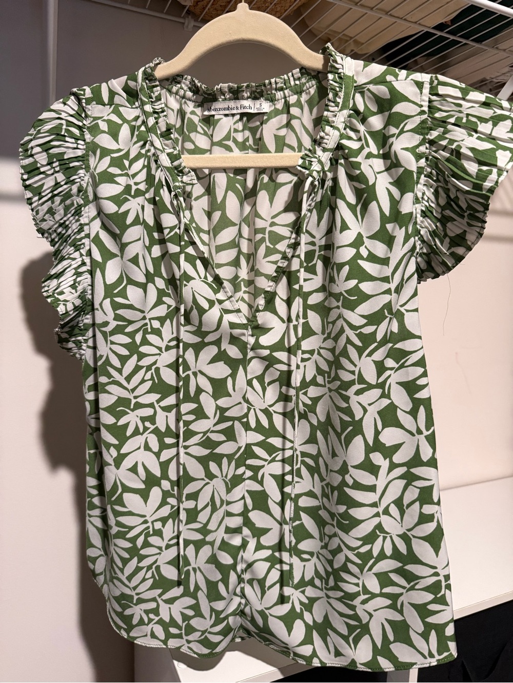 Abercrombie & Fitch White Leaf Print on Green Short Sleeve Blouse